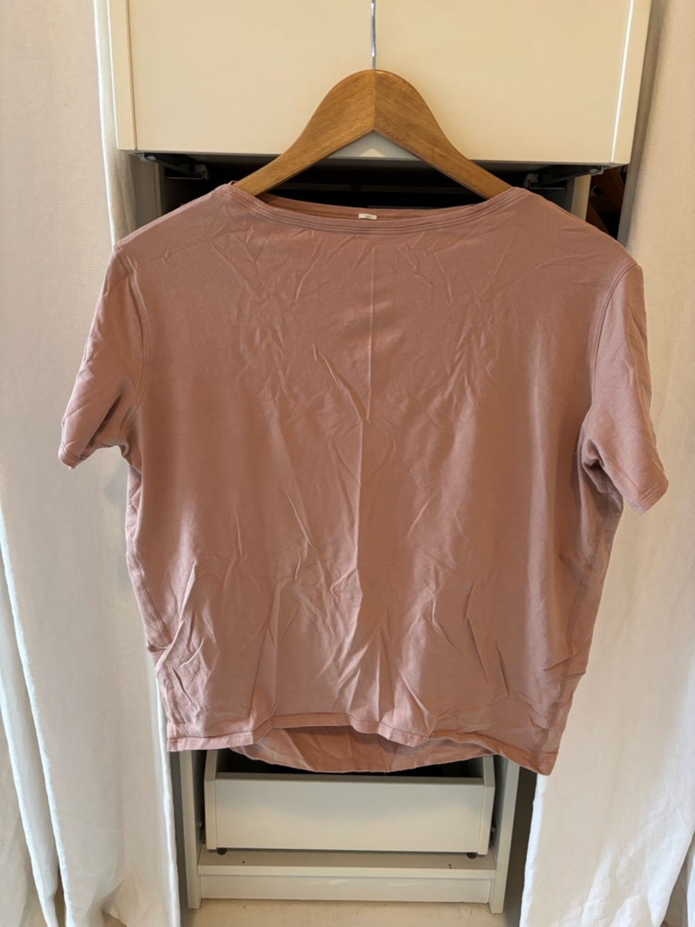 Lululemon women’s T shirt. Relaxed fit Crewneck.